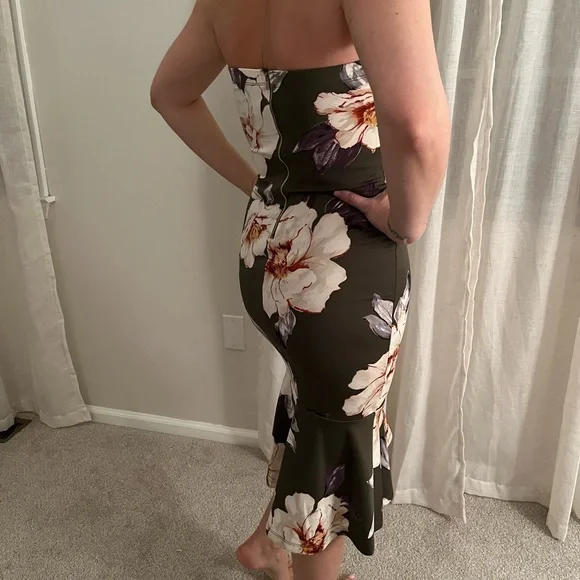 women’s fitted floral dress - Picture 3 of 4